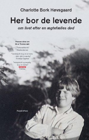 Her Bor De Levende - Charlotte Bork Høvsgaard - Bog