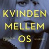 Kvinden Mellem Os - Greer Hendricks - Bog