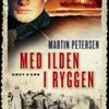 Med ilden i ryggen (Bog)
